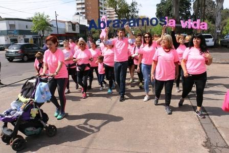 Una multitud caminó en San Isidro para concientizar sobre el cáncer de mama