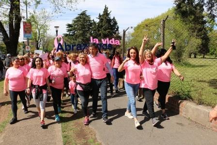 Una multitud caminó en San Isidro para concientizar sobre el cáncer de mama
