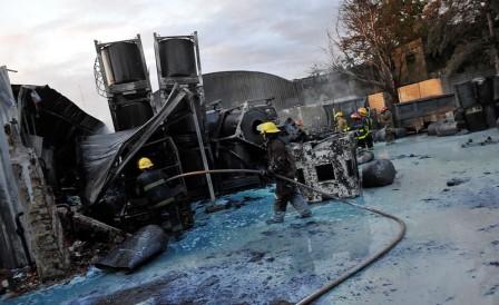 feroz incendio en la plata química de Benavidez