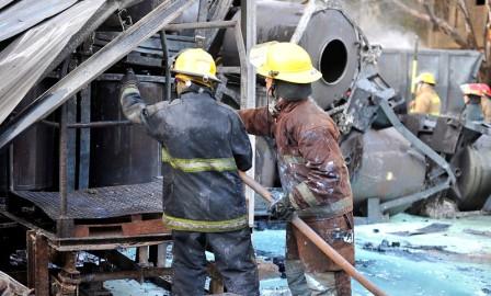 feroz incendio en la plata química de Benavidez