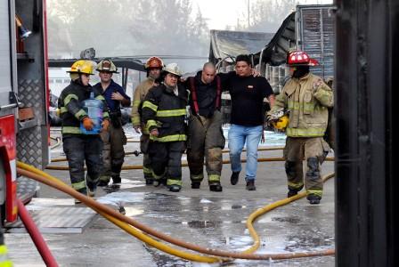 feroz incendio en la plata química de Benavidez