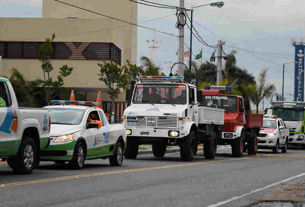 San Fernando envió una flota de vehículos para asistir a La Matanza tras el fuerte temporal