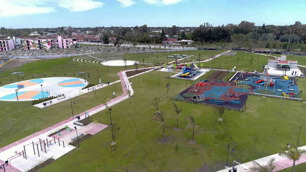 Andreotti recorrió la obra de ampliación del Parque del Bicentenario