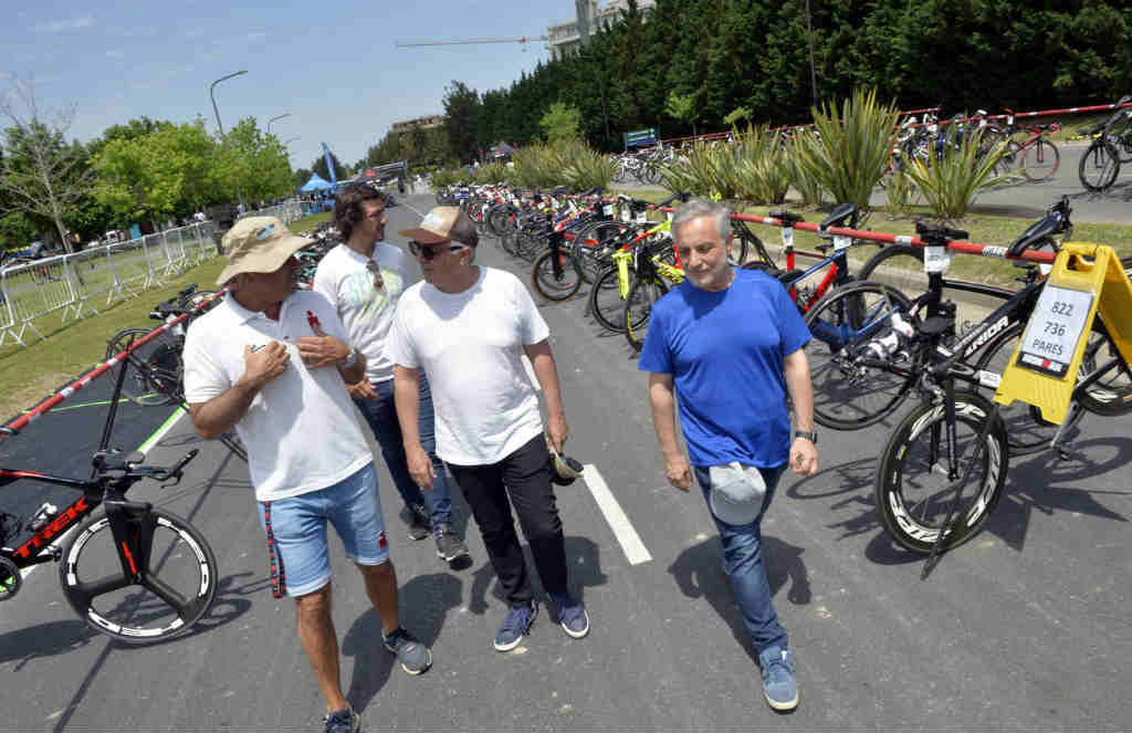 El intendente Julio Zamora visitó la Expo Ironman 