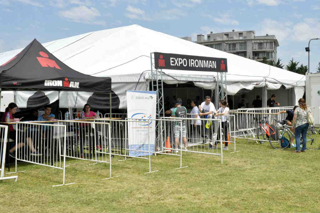 El intendente Julio Zamora visitó la Expo Ironman 
