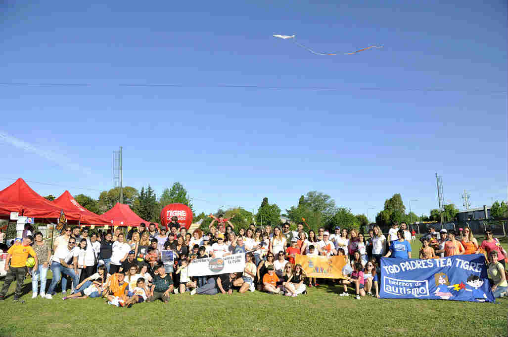 Decenas de familias de Tigre se sumaron a una barrileteada por la concientización del Trastorno de Déficit de Atención
