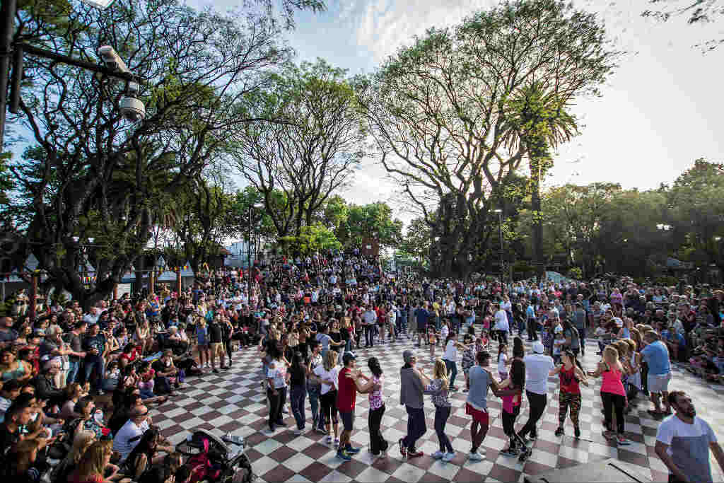 Más de 10 mil personas festejaron el 38 aniversario de Martínez