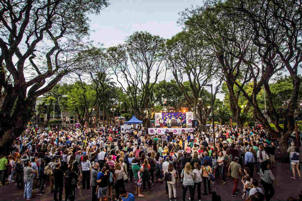 Más de 10 mil personas festejaron el 38 aniversario de Martínez