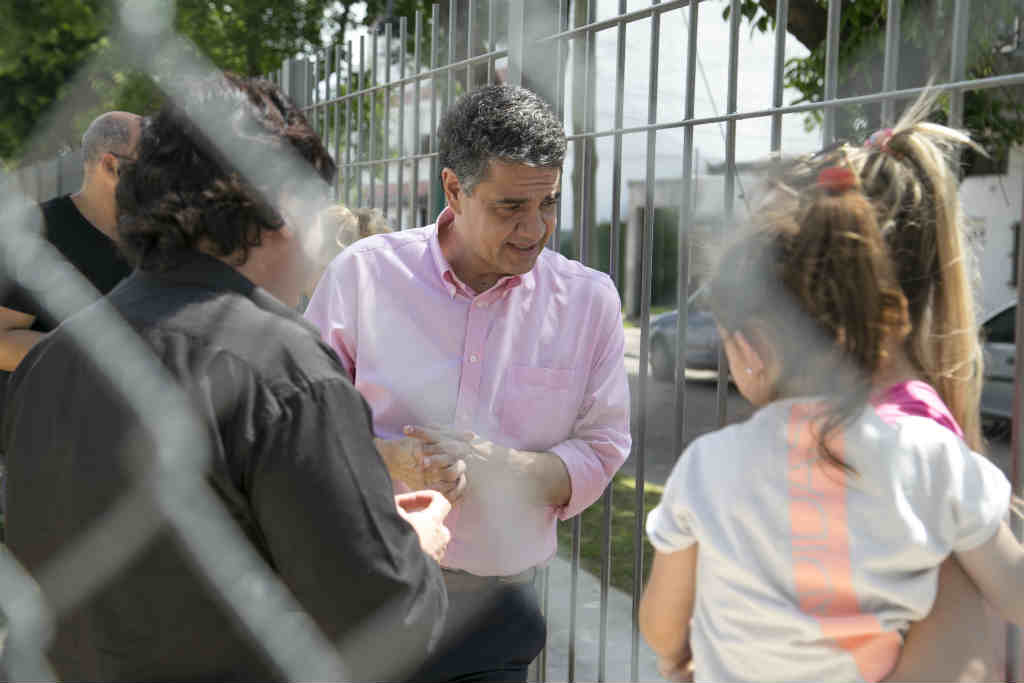 Jorge Macri recorrió la renovada Plazoleta Posadas de Munro