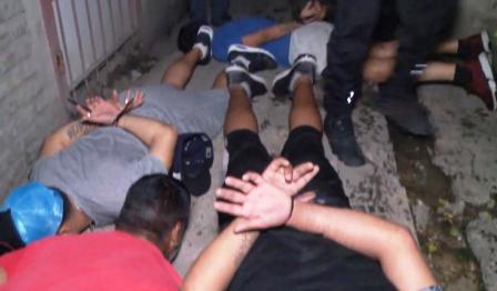 Ocultos en una ambulancia, policias ingresaron a un asentamiento para desbaratar banda narco en San Martín