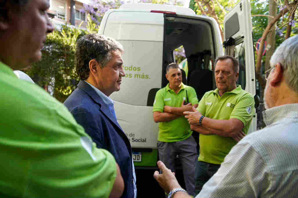 Jorge Macri recorrió la renovada UAP Marcelino y presentó ambulancias