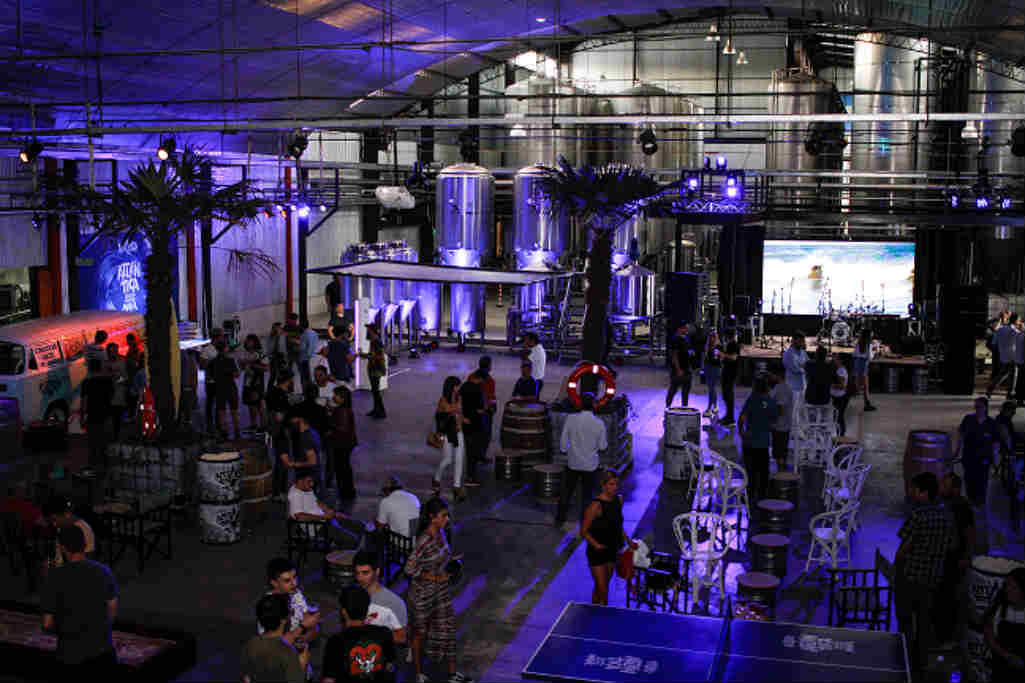 Antares presenta Atlántica, la primera cerveza argentina elaborada a partir de agua de mar. Estará disponible en todos los locales del país desde el jueves 28 de noviembre. 
