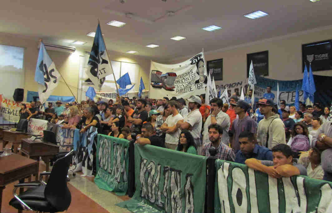 El HCD de Tigre aprobó el presupuesto y la fiscal impositiva 2020 - Barra apoyando ley ordenanza de humedales