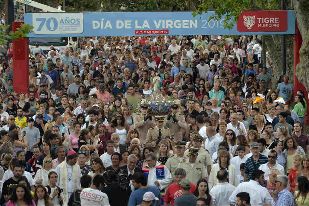 Miles de personas acompañaron al Municipio de Tigre en la celebración por el Día de la Virgen, patrona del distrito, en el 70° aniversario de la Procesión Náutica. 