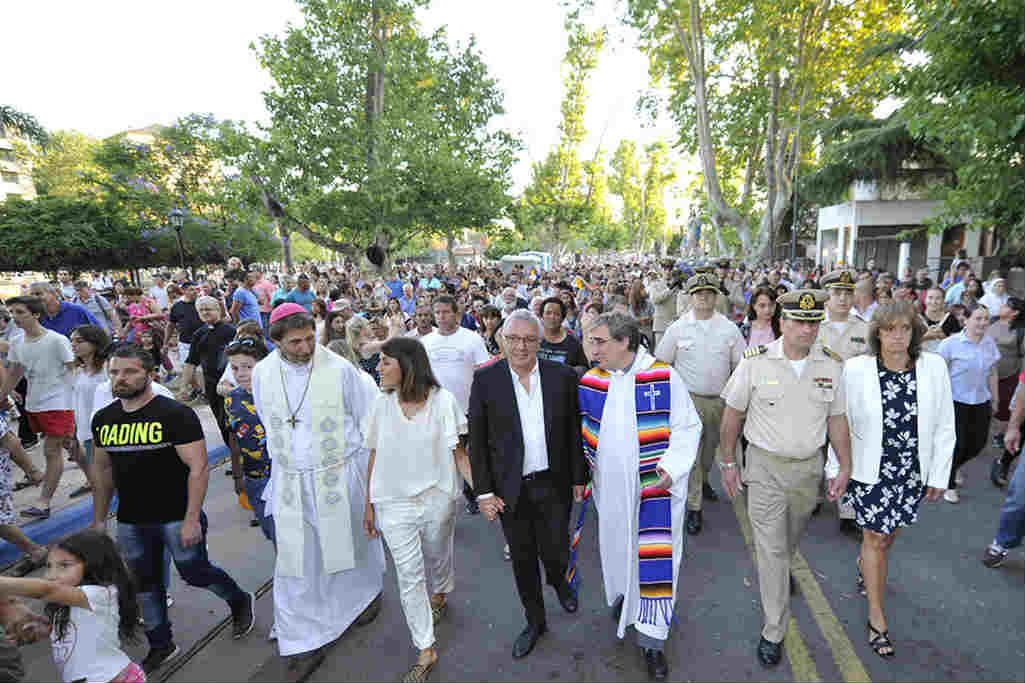 Miles de personas acompañaron al Municipio de Tigre en la celebración por el Día de la Virgen, patrona del distrito, en el 70° aniversario de la Procesión Náutica. 