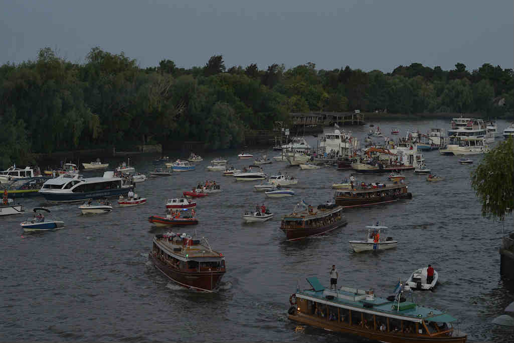 Miles de personas acompañaron al Municipio de Tigre en la celebración por el Día de la Virgen, patrona del distrito, en el 70° aniversario de la Procesión Náutica. 