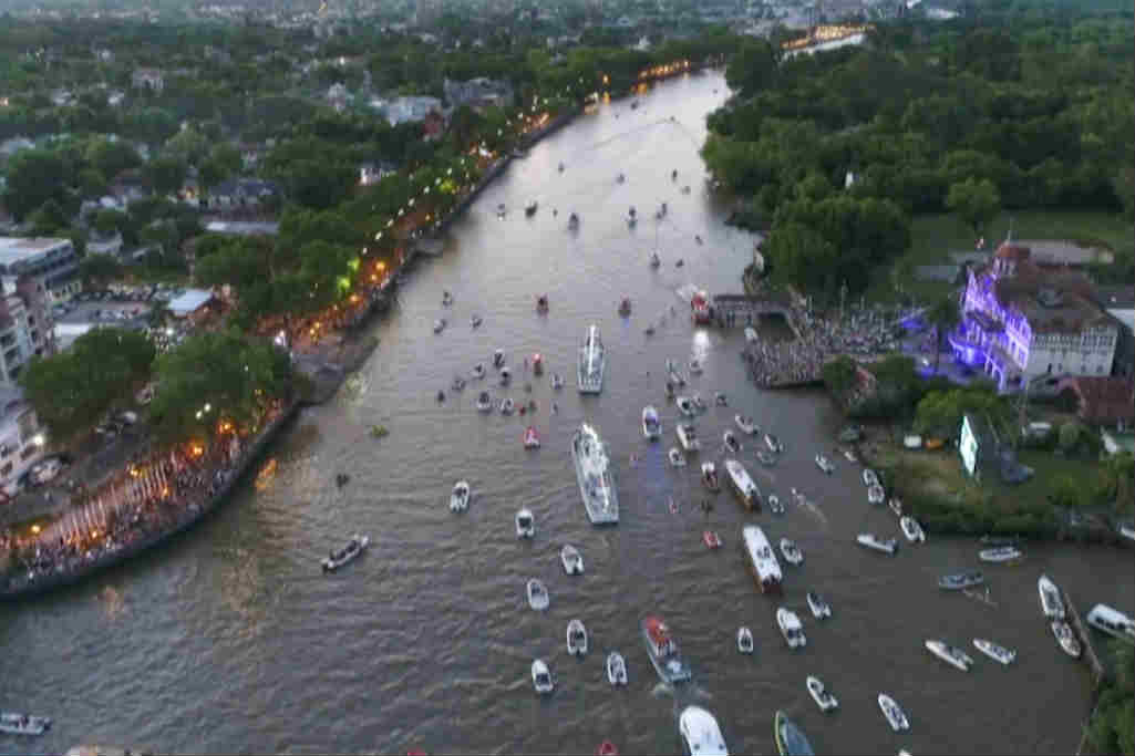 Miles de personas acompañaron al Municipio de Tigre en la celebración por el Día de la Virgen, patrona del distrito, en el 70° aniversario de la Procesión Náutica. 