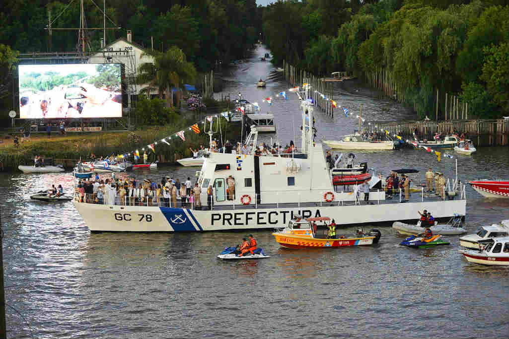 Miles de personas acompañaron al Municipio de Tigre en la celebración por el Día de la Virgen, patrona del distrito, en el 70° aniversario de la Procesión Náutica. 