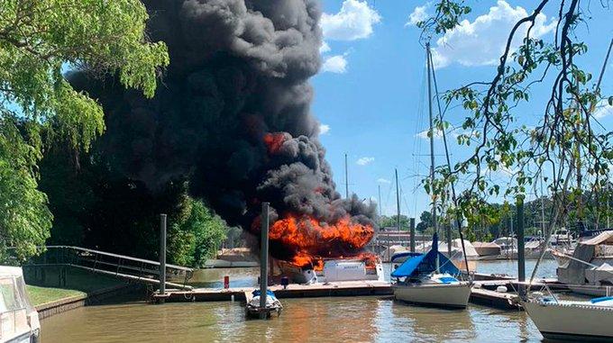 Se incendiaron dos embarcaciones en San Fernando