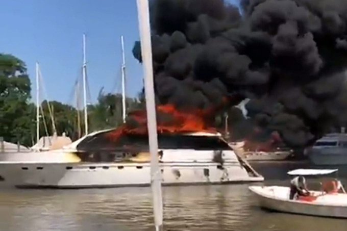 Se incendiaron dos embarcaciones en San Fernando