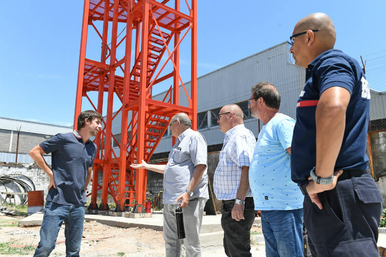 Los Bomberos de San Fernando cuentan con una moderna torre de entrenamiento 