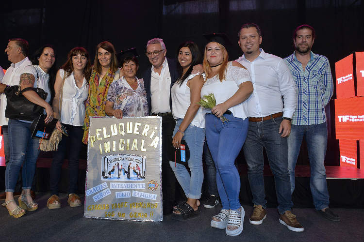 El intendente, Julio Zamora, entregó certificados a 1100 vecinos egresados del Tigre Instituto Formativo (TIF)