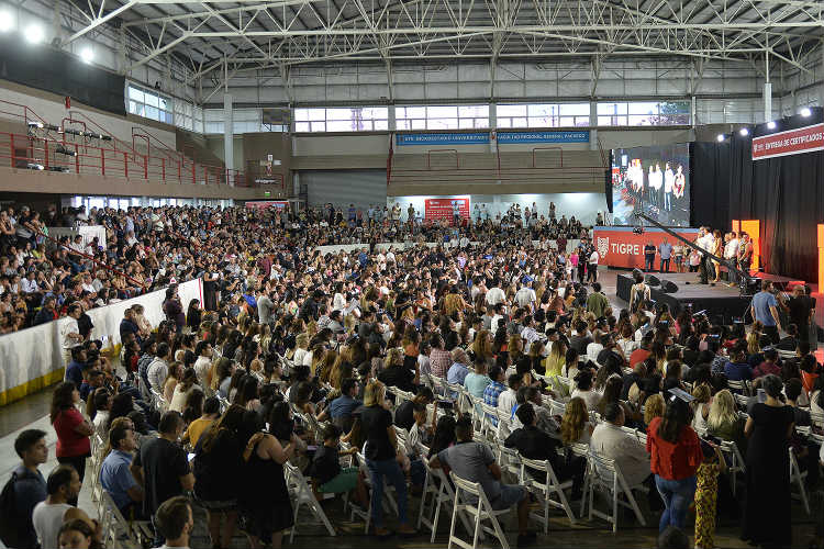 El intendente, Julio Zamora, entregó certificados a 1100 vecinos egresados del Tigre Instituto Formativo (TIF)