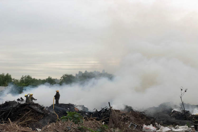 Se extinguió el incendio en el bajo de San Isidro provocado por pirotecnia