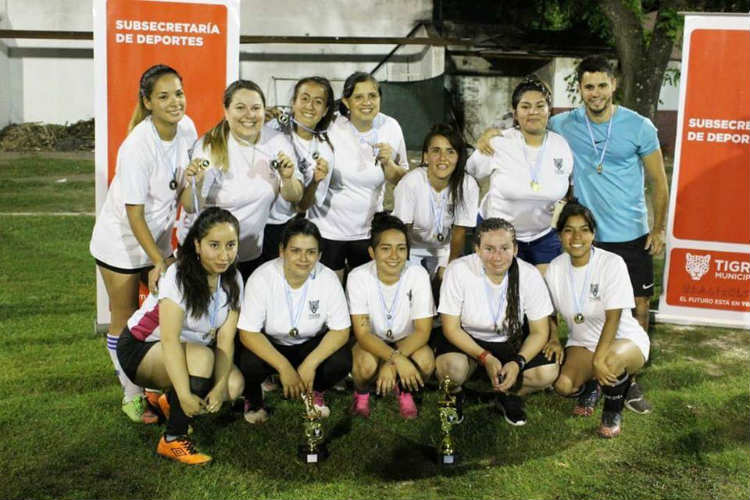 las chicas de los Polideportivos San Martín, Mariano Moreno y Zabala se consagraron campeonas en fútbol femenino
