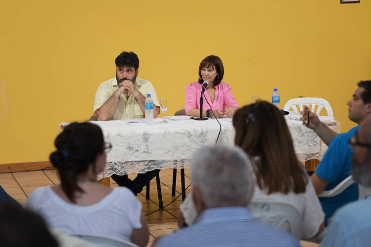 Alicia Aparicio participó de un encuentro en la Casa del Partido Justicialista de San Fernando en donde se reunió con militantes y referentes políticos