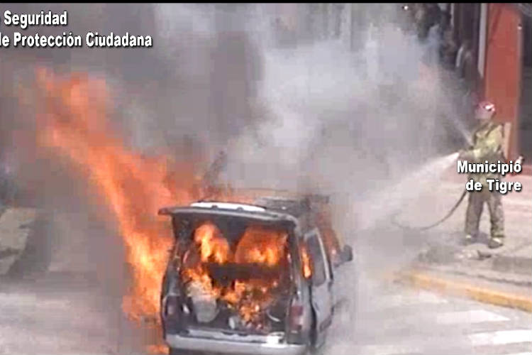 Controlan el incendio de una  camioneta en El Talar