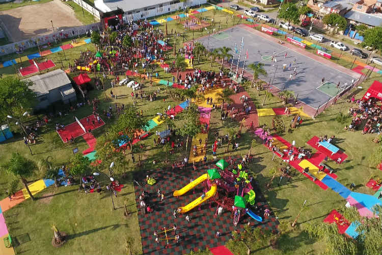 Julio Zamora inauguró la Plaza “La Paz” en Benavídez