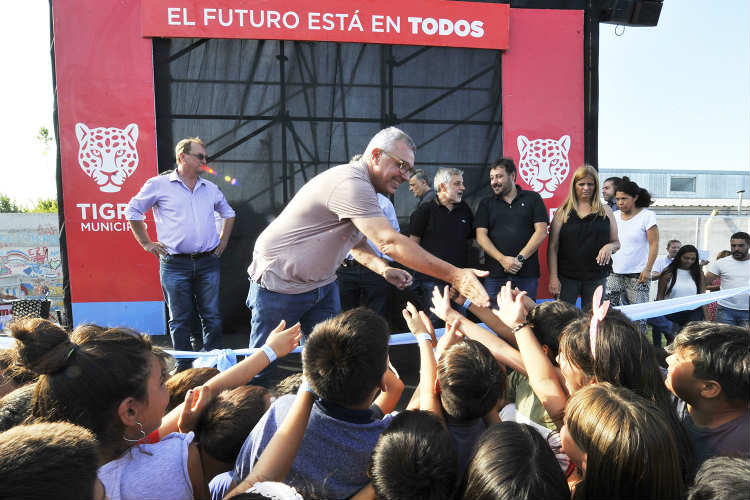 Julio Zamora inauguró la Plaza “La Paz” en Benavídez