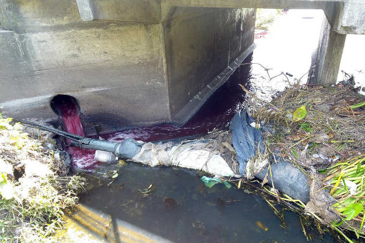 El Municipio de Tigre clausuró una empresa textil por contaminación en el arroyo Darragueira