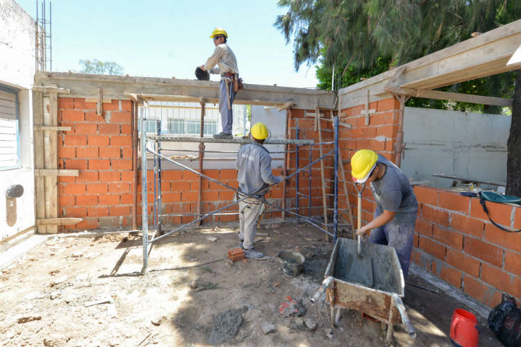 Juan Andreotti visitó la renovación total que San Fernando hace en la Escuela N°27