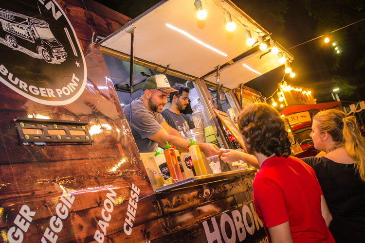 Burger Fest 2020 en el paseo de la costa de Vicente López.