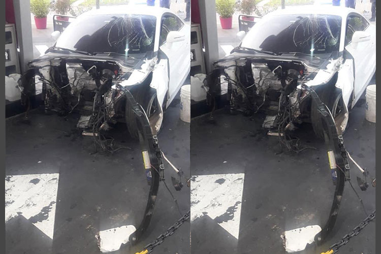 Audi TT en la estacion de servicio.