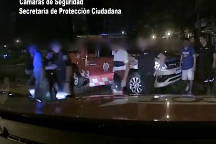 Detuvieron tres ladrones robando bebidas alcohólicas en el Puerto de Frutos.