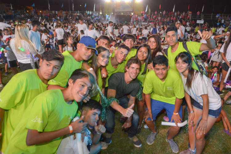 Juan Andreotti, junto a 15.000 personas, participó de una espectacular “Fiesta de Verano” de las Colonias.