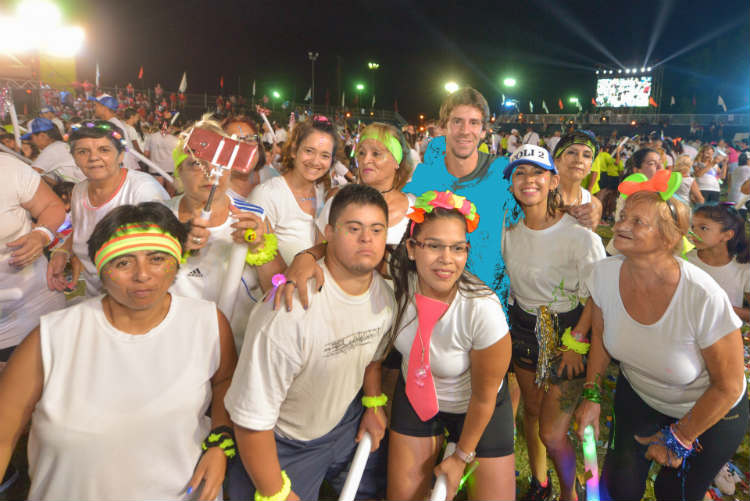 Juan Andreotti, junto a 15.000 personas, participó de una espectacular “Fiesta de Verano” de las Colonias.
