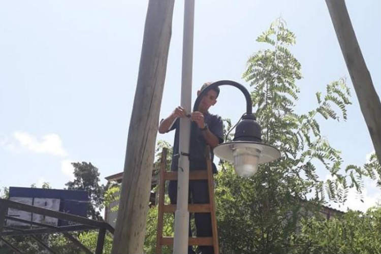 Continúa la conexión de luminarias de vereda en más localidades de Tigre.