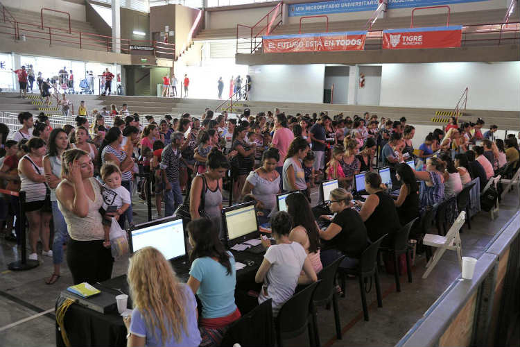 Comenzó en Tigre la entrega de tarjetas AlimentAR