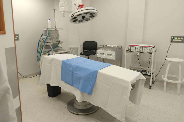 EL intendente de Vicente López, Jorge Macri, recorrió esta mañana los nuevos quirófanos y las salas de parto humanizado de la Maternidad de Santa Rosa.