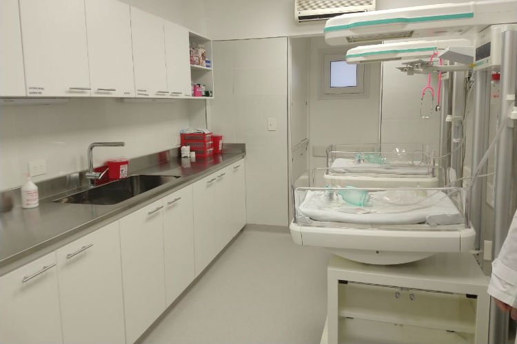 EL intendente de Vicente López, Jorge Macri, recorrió esta mañana los nuevos quirófanos y las salas de parto humanizado de la Maternidad de Santa Rosa.