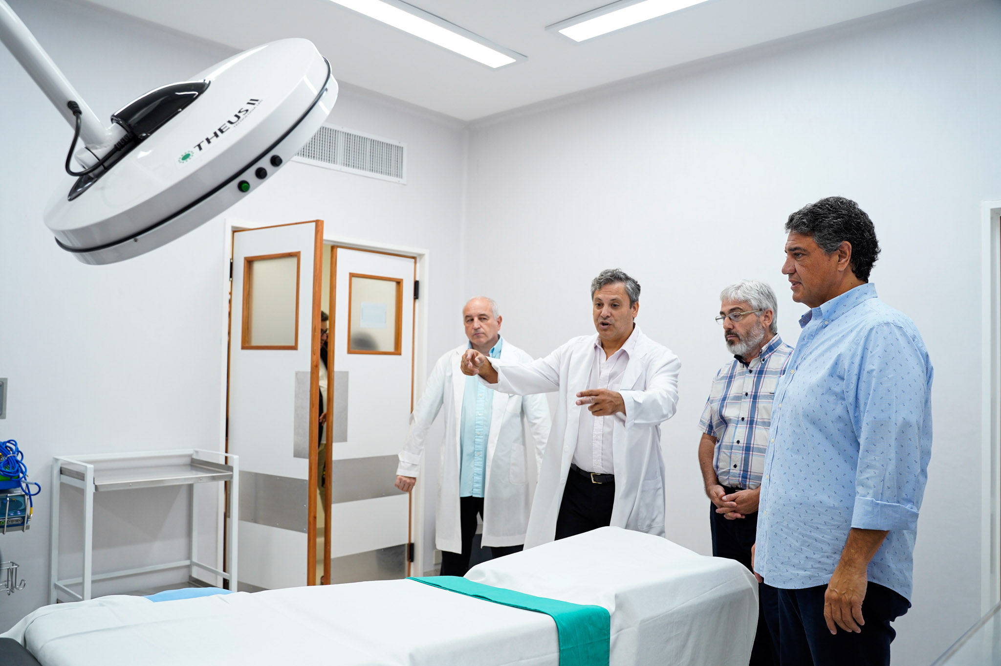 EL intendente de Vicente López, Jorge Macri, recorrió esta mañana los nuevos quirófanos y las salas de parto humanizado de la Maternidad de Santa Rosa.