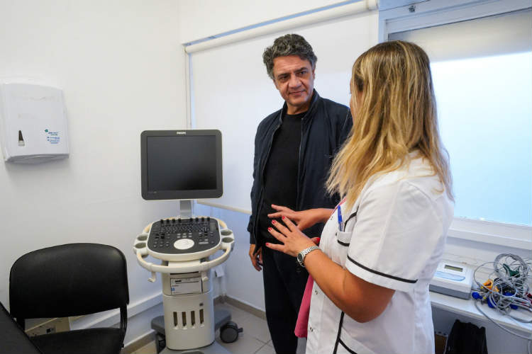 El intendente de Vicente López, Jorge Macri, recorrió esta mañana la UAP “Blanca Acosta” de Florida Oeste, que fue renovada junto a otras 5 unidades dentro del marco de la Red Pública AMBA.