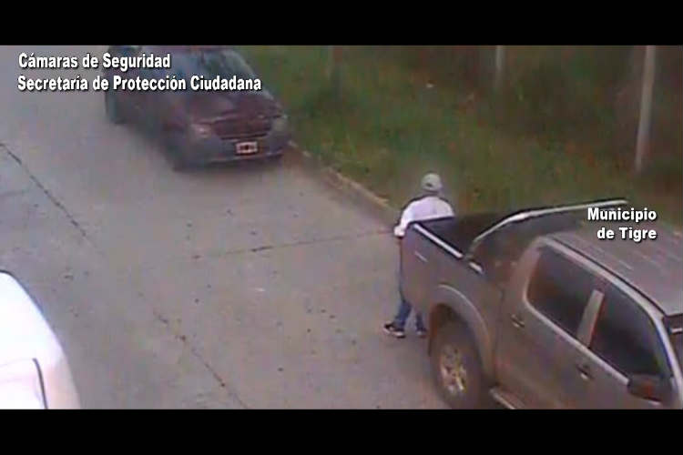 Detectaron un malviviente en pleno acto delictivo sobre la intersección de las calles Gelly y Obes y Paraguay. Los agentes locales intervinieron de inmediato y lo aprehendieron. Detectaron un malviviente en pleno acto delictivo sobre la intersección de las calles Gelly y Obes y Paraguay. Los agentes locales intervinieron de inmediato y lo aprehendieron.