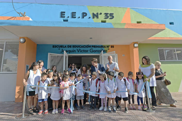 Juan Andreotti inauguró la renovada Escuela Provincial Nº 35 de San Fernando Juan Andreotti inauguró la renovada Escuela Provincial Nº 35 de San Fernando