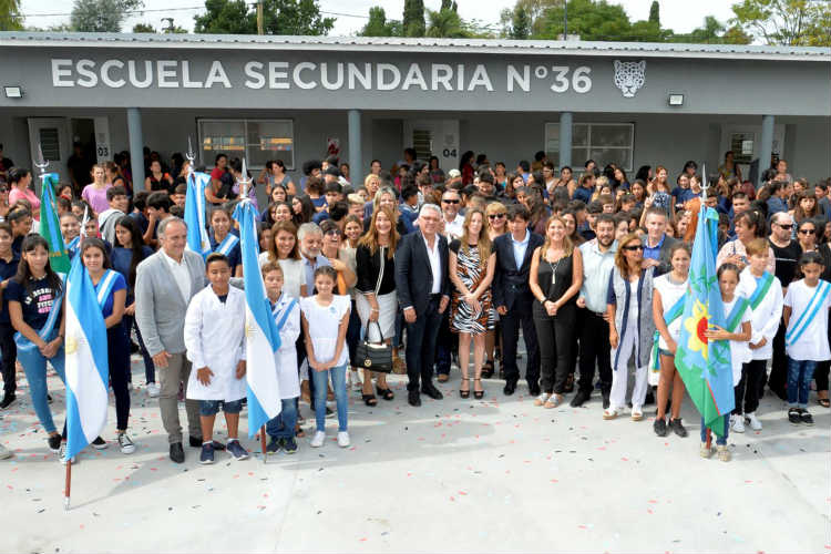 El intendente de Tigre, Julio Zamora, acompañado por la directora general de Cultura y Educación bonaerense, Agustina Vila, y la secretaria de Evaluación e Información Educativa de la Nación, Gabriela Diker, inauguró la Escuela Secundaria N° 36 del barrio El Prado, en la localidad de Benavídez. El intendente de Tigre, Julio Zamora, acompañado por la directora general de Cultura y Educación bonaerense, Agustina Vila, y la secretaria de Evaluación e Información Educativa de la Nación, Gabriela Diker, inauguró la Escuela Secundaria N° 36 del barrio El Prado, en la localidad de Benavídez.