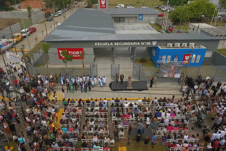 El intendente de Tigre, Julio Zamora, acompañado por la directora general de Cultura y Educación bonaerense, Agustina Vila, y la secretaria de Evaluación e Información Educativa de la Nación, Gabriela Diker, inauguró la Escuela Secundaria N° 36 del barrio El Prado, en la localidad de Benavídez. El intendente de Tigre, Julio Zamora, acompañado por la directora general de Cultura y Educación bonaerense, Agustina Vila, y la secretaria de Evaluación e Información Educativa de la Nación, Gabriela Diker, inauguró la Escuela Secundaria N° 36 del barrio El Prado, en la localidad de Benavídez.